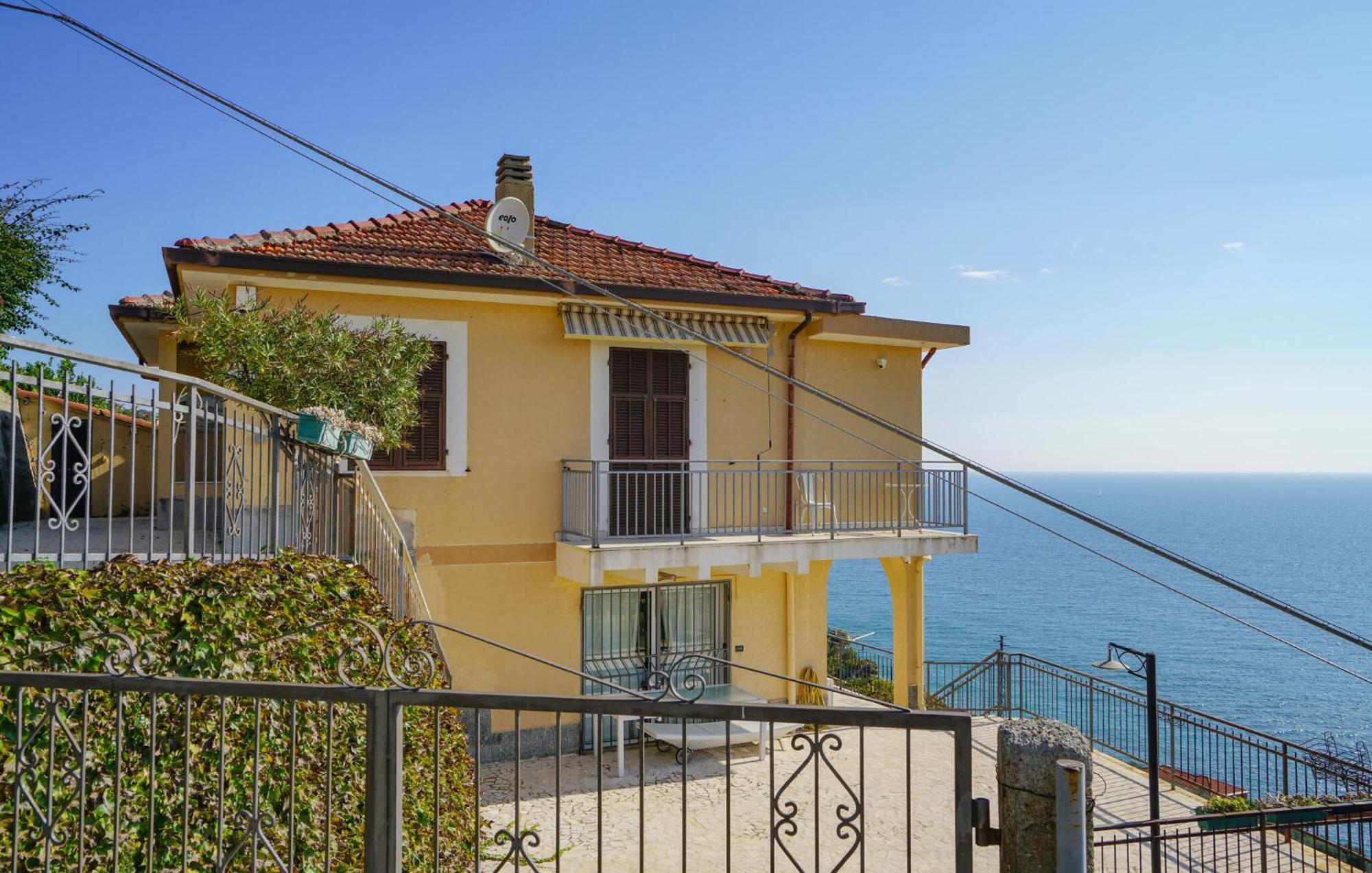 5 Bedroom Beautiful In *